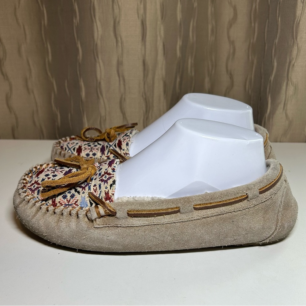 Minnetonka Suede Slippers Women's 8 Tribal Aztec Tapestry Beige Multicolor 40523